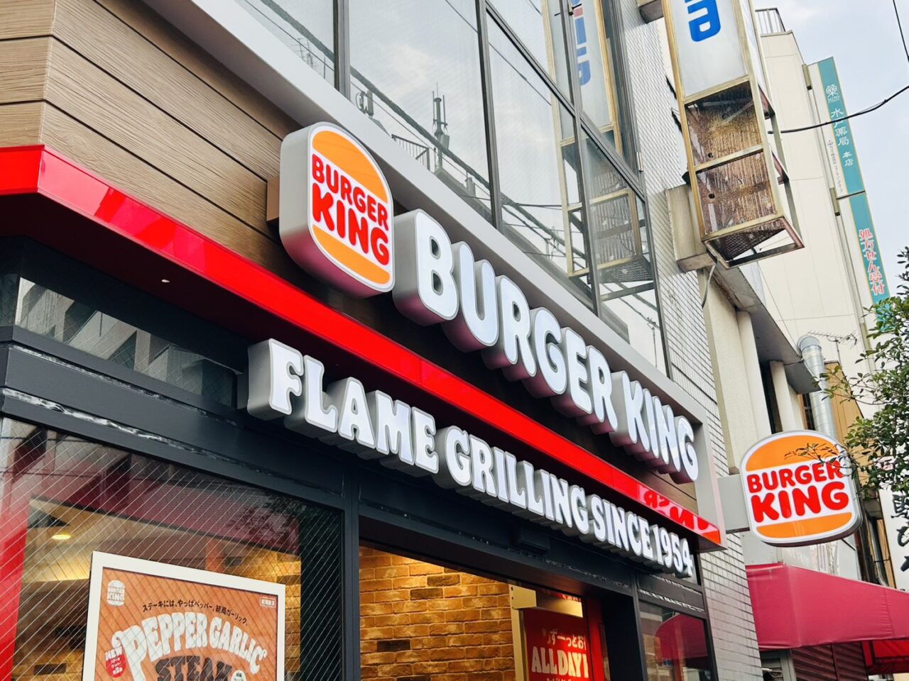「バーガーキング京成高砂駅前店」店頭の看板