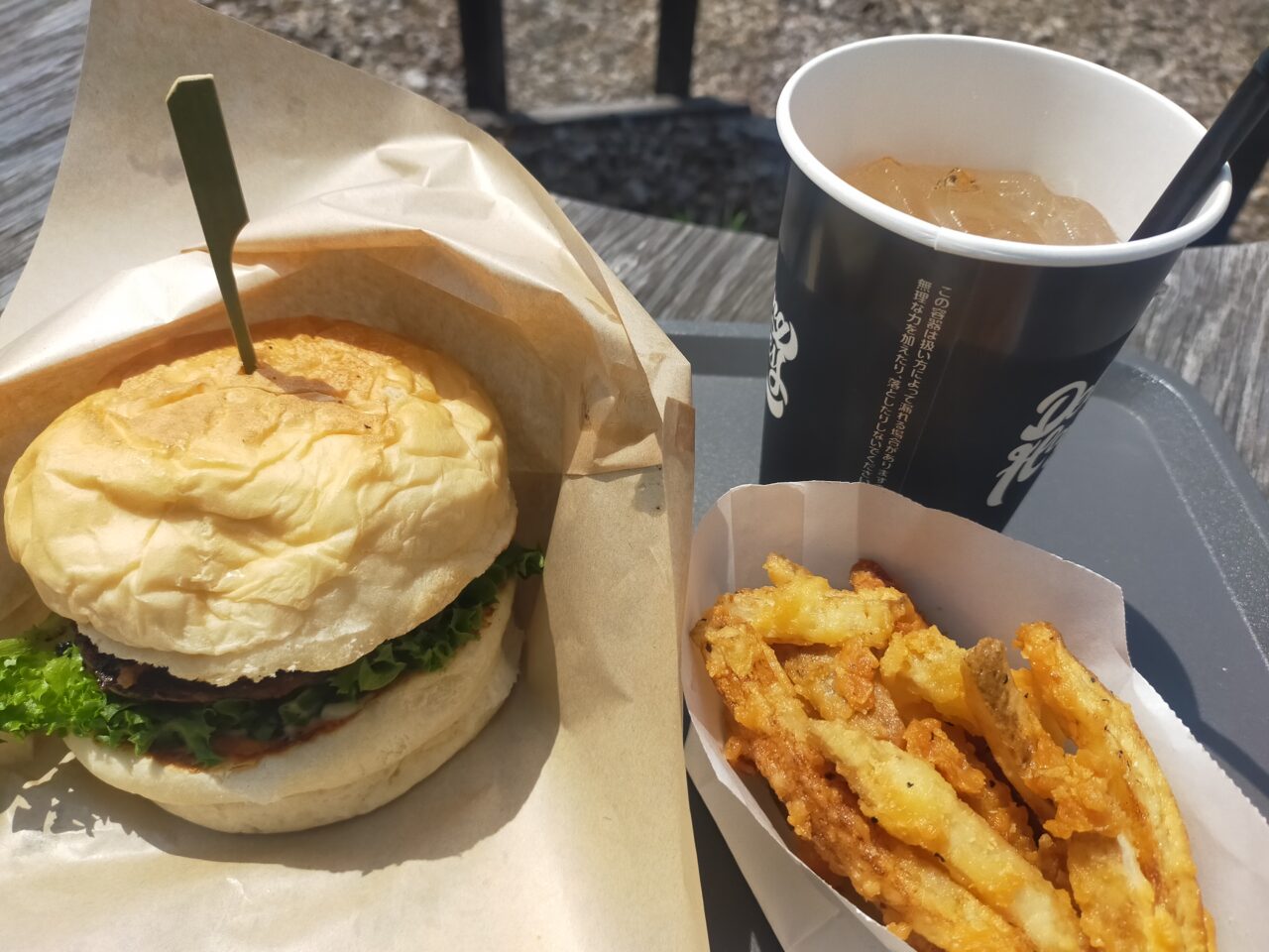 パームスプリングスのランチのハンバーガーセット