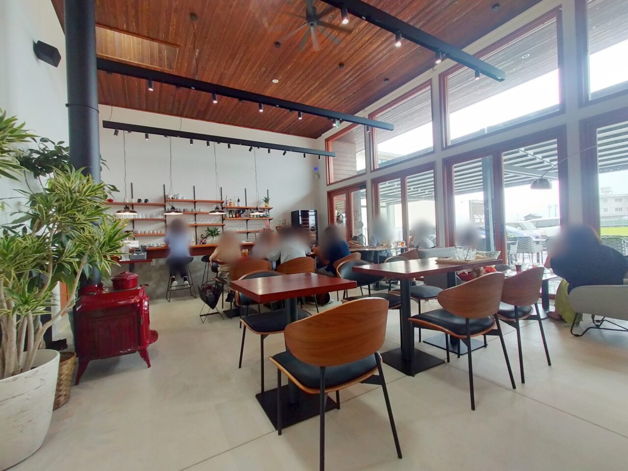 りんごの樹cafecomodoの店内