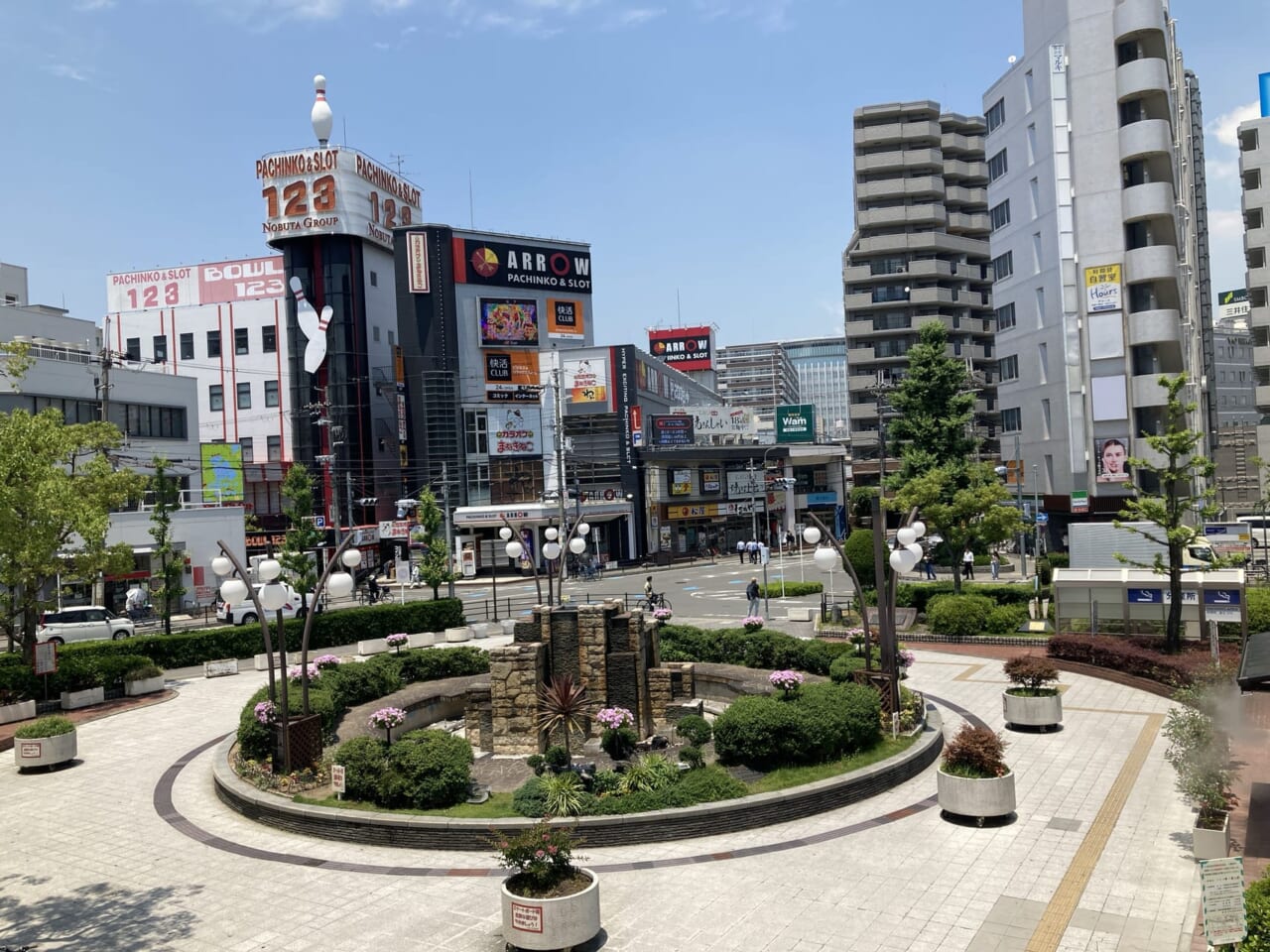 近鉄八尾駅前