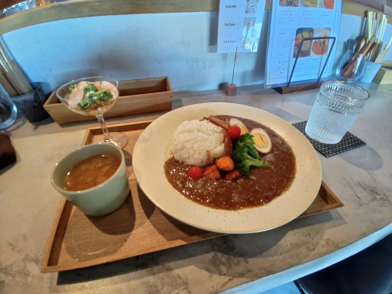 ダイニングキッチンKAEDEがランチスタート
