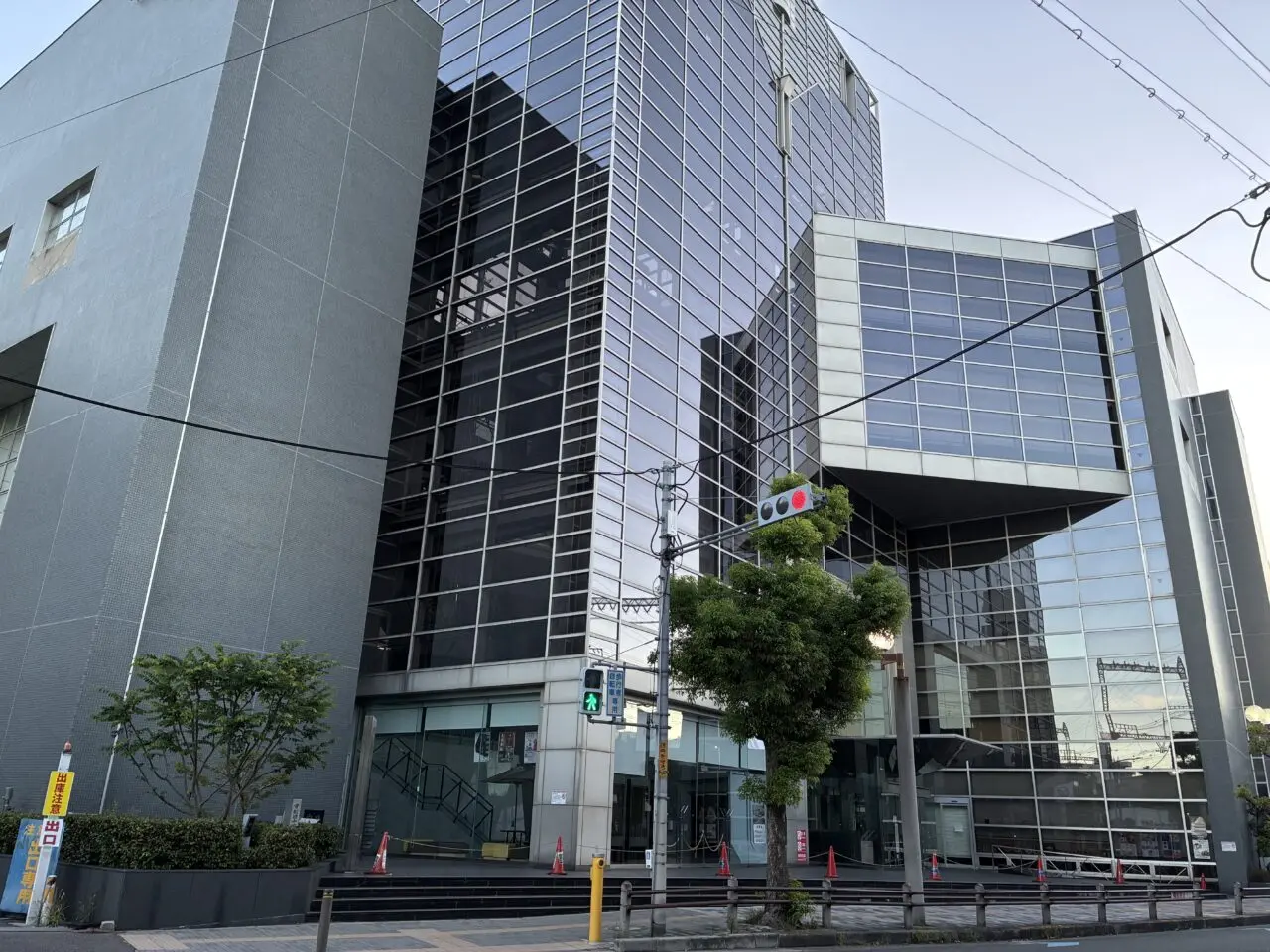 プリズムホール