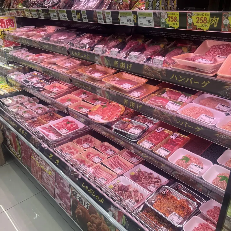 生鮮まるみ屋さんのお肉コーナー