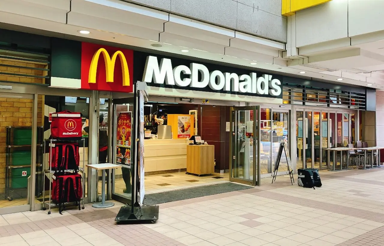 2026年6月「マクドナルド 上大岡カミオ店」外観