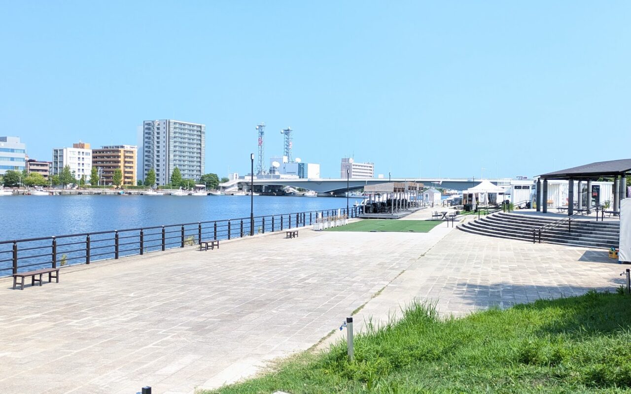 新潟市中央区の万代テラス