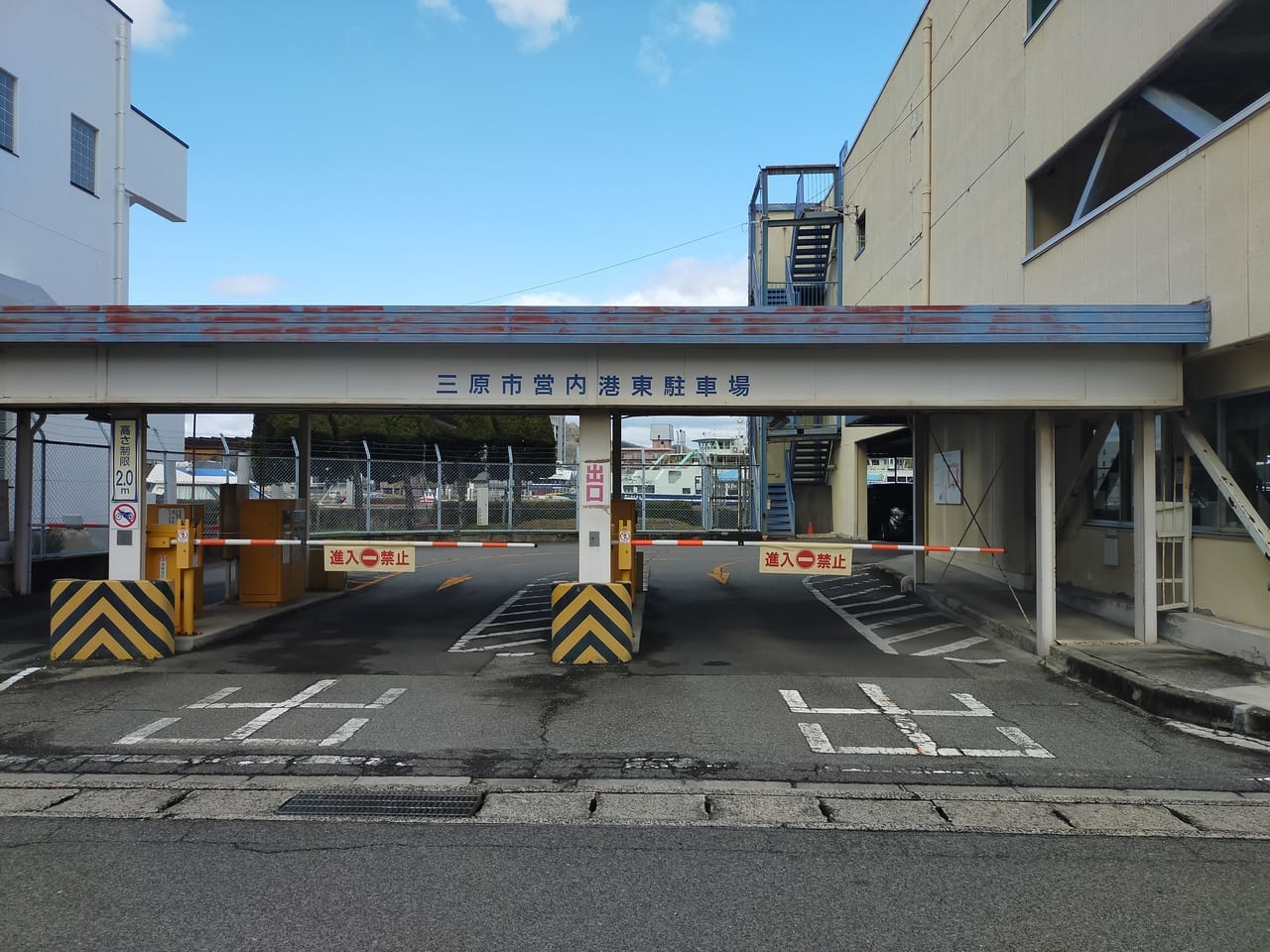 三原港の駐車場の写真1