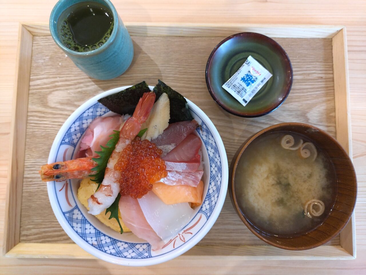 大起水産海鮮丼と干物定食専門店の大漁丼