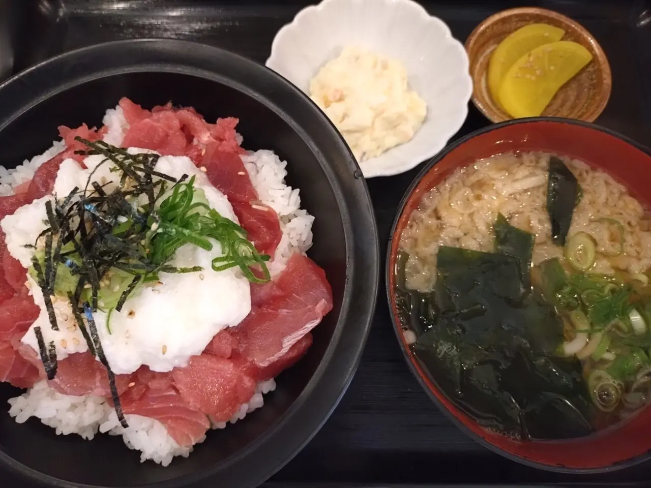 魚八庭　まぐろ山かけ丼とミニうどん