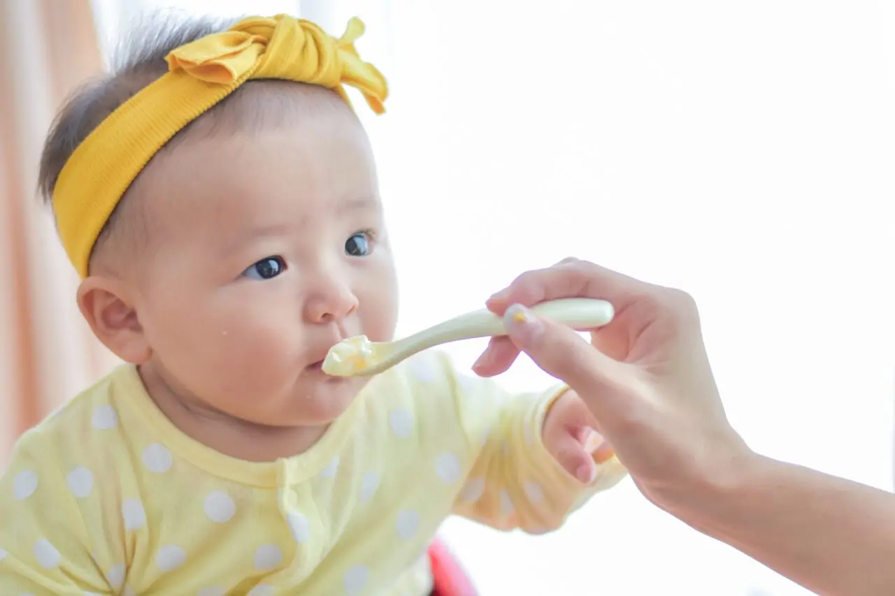 離乳食赤ちゃんイメージ画像