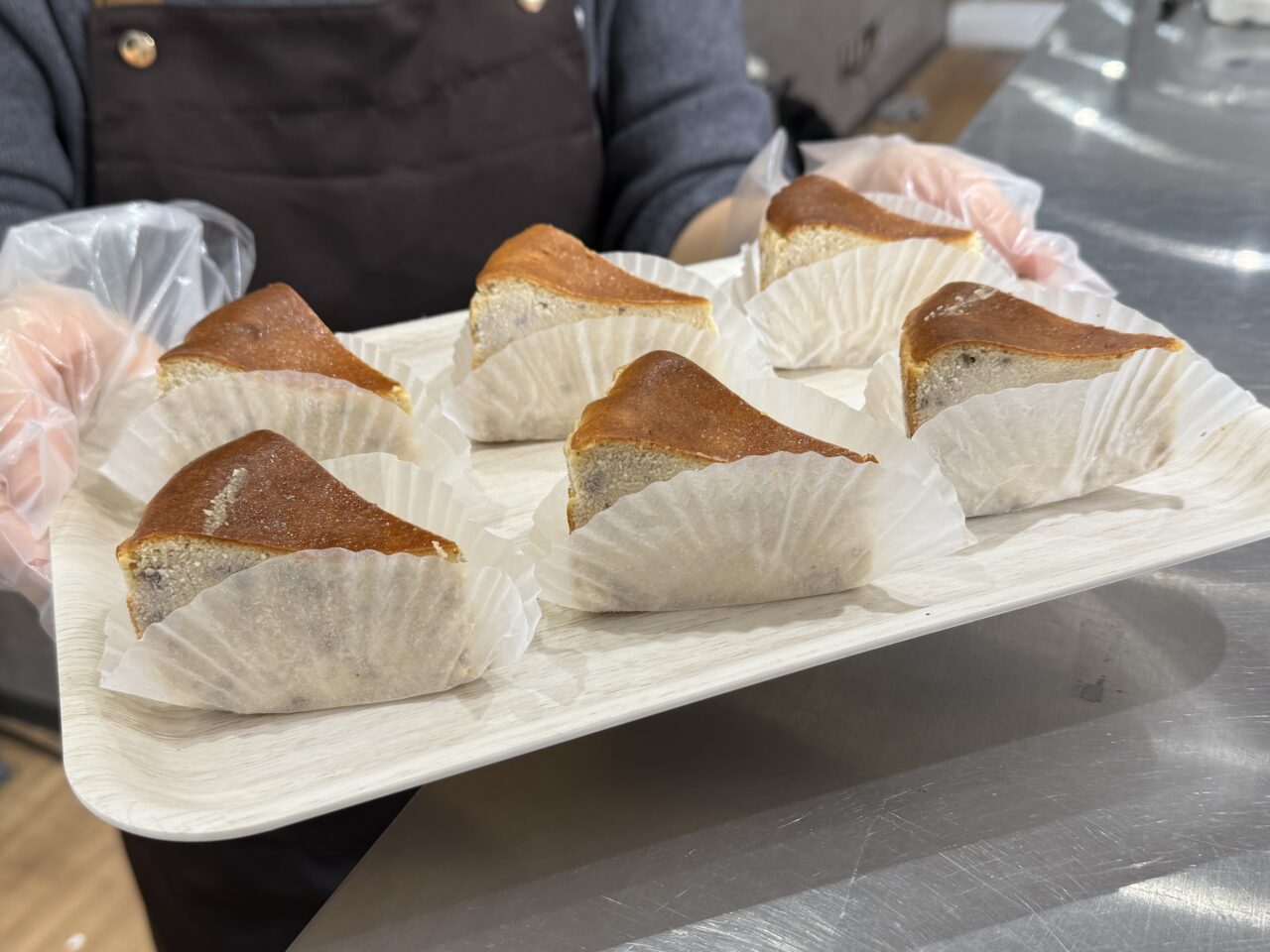 海老名マルイ「ハンミンベーカリー＆小天」で販売されているナツメ入りバスクチーズケーキ