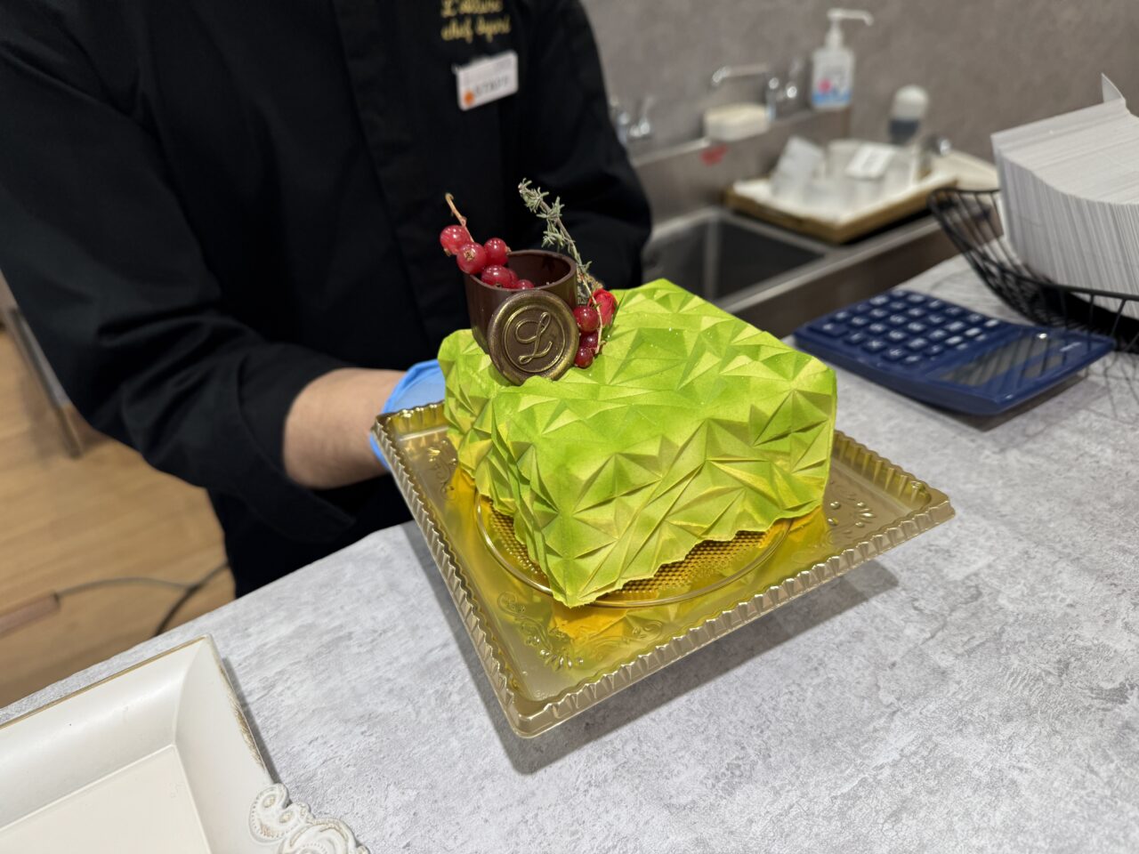 ラリュールの代表作ピスタチオムースケーキ