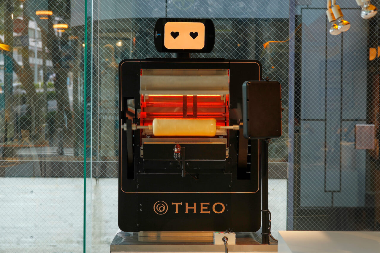 バウムクーヘンAI職人「THEO（テオ）」