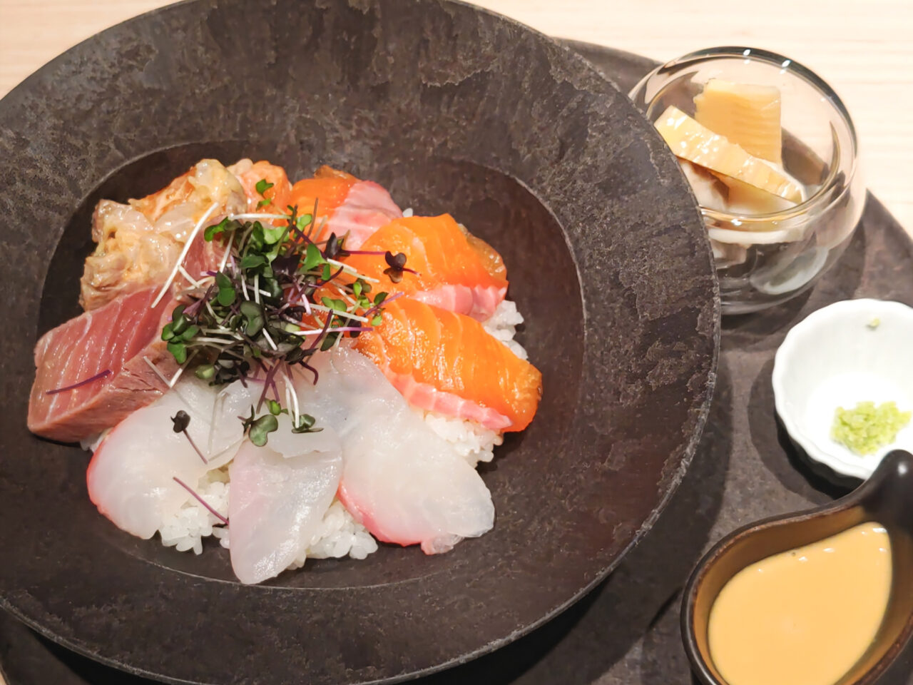 SLB THE DINING ムスブ丼