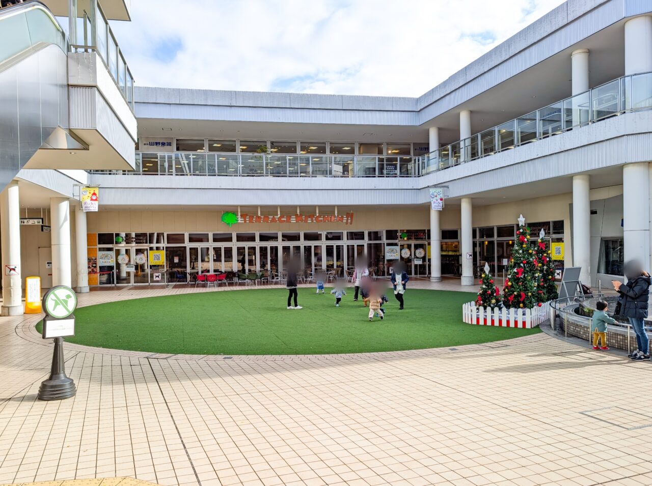 たまプラーザテラスのゲートプラザ1階「フェスティバルコート」