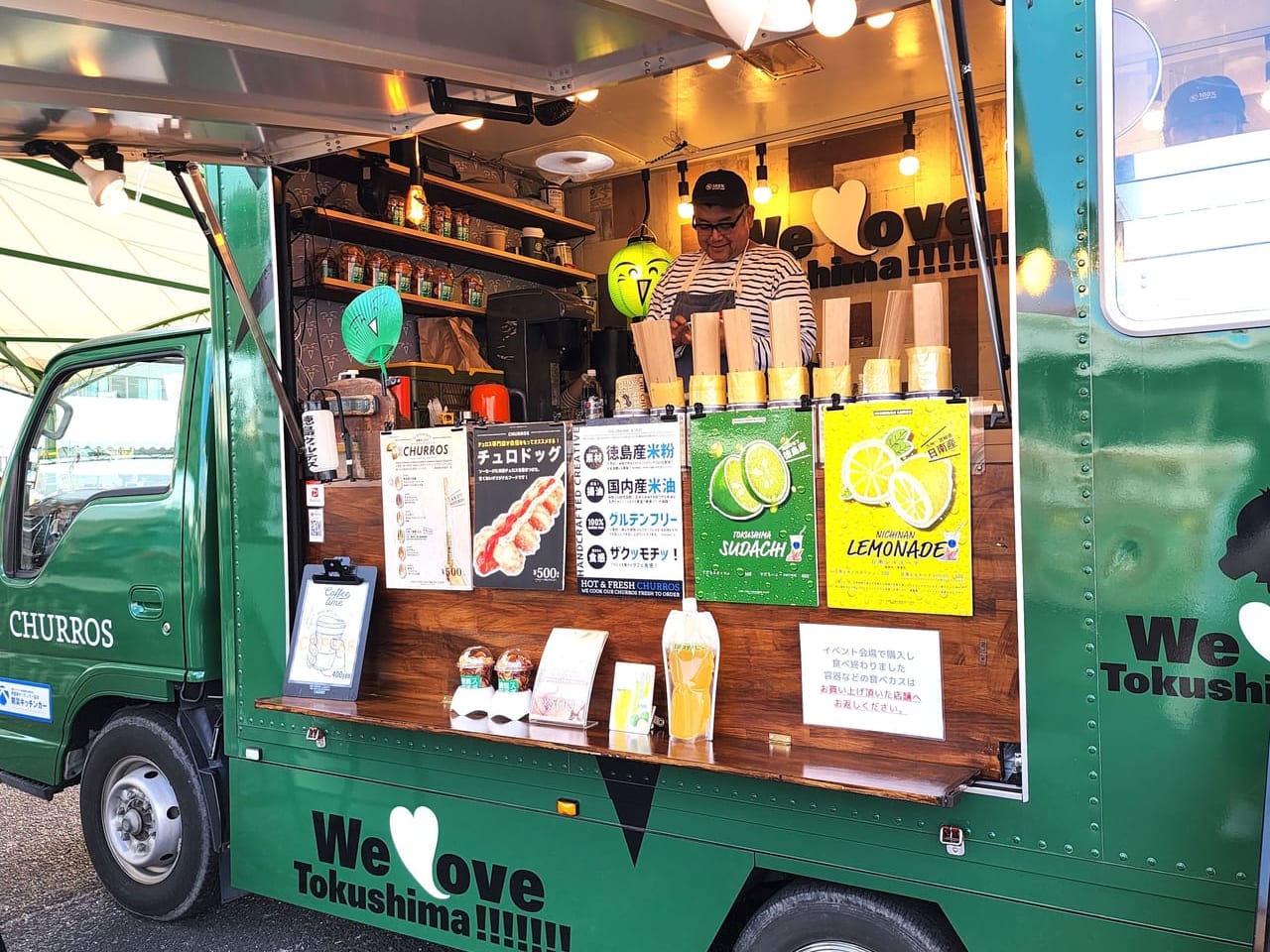 徳島県内外のイベントでお馴染みの「チャチャ号（CHA-CHA HOUSE COFFEE）」。写真は「キタチャレンジフェスタ2023 in松茂」に出店していたときのもの