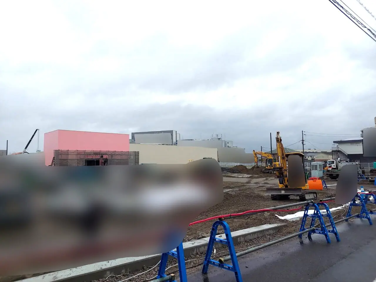 ディスカウントショップ「ラ・ムー 応神店」新築工事の様子。2024年3月下旬撮影。