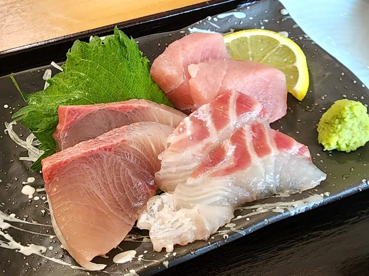 魚の旨い店「大漁」大量定食焼き魚バージョンの刺身
