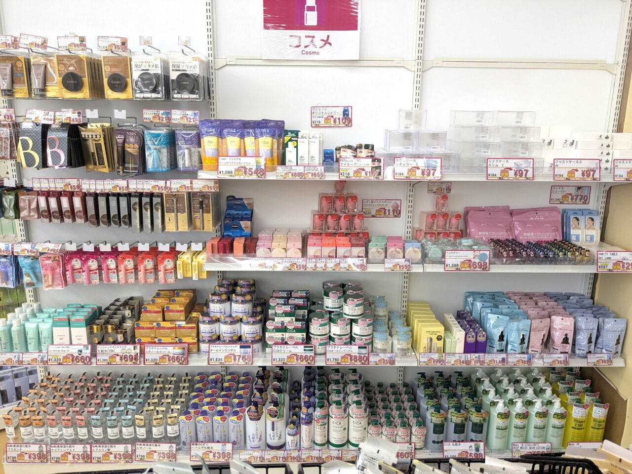 激安半額店「222（トリプルツー）平惣羽ノ浦店」オープン前の店内写真。画像提供：「関係者」様