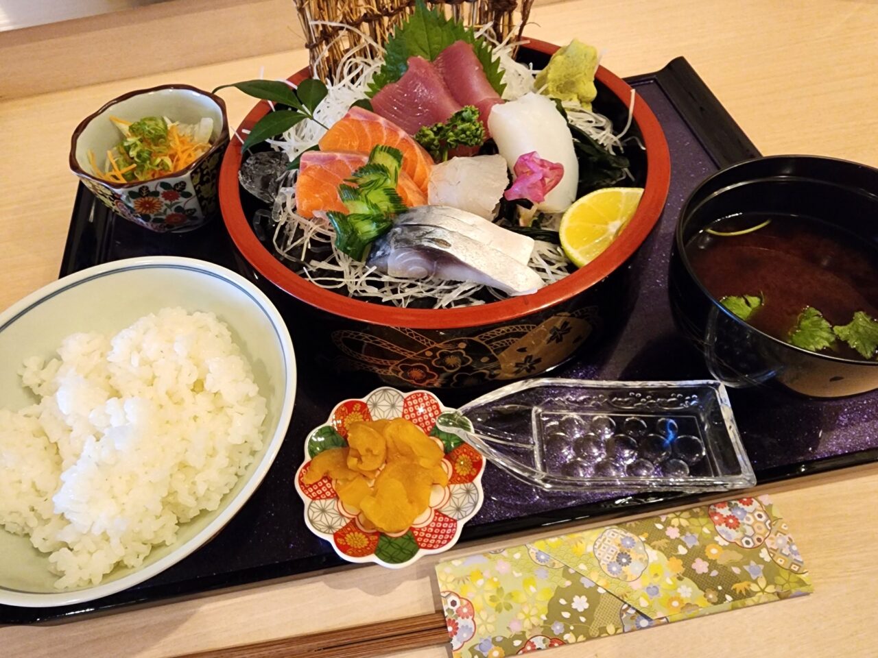 「鮮処 旬里（SHUNRI）」日替わり刺身定食