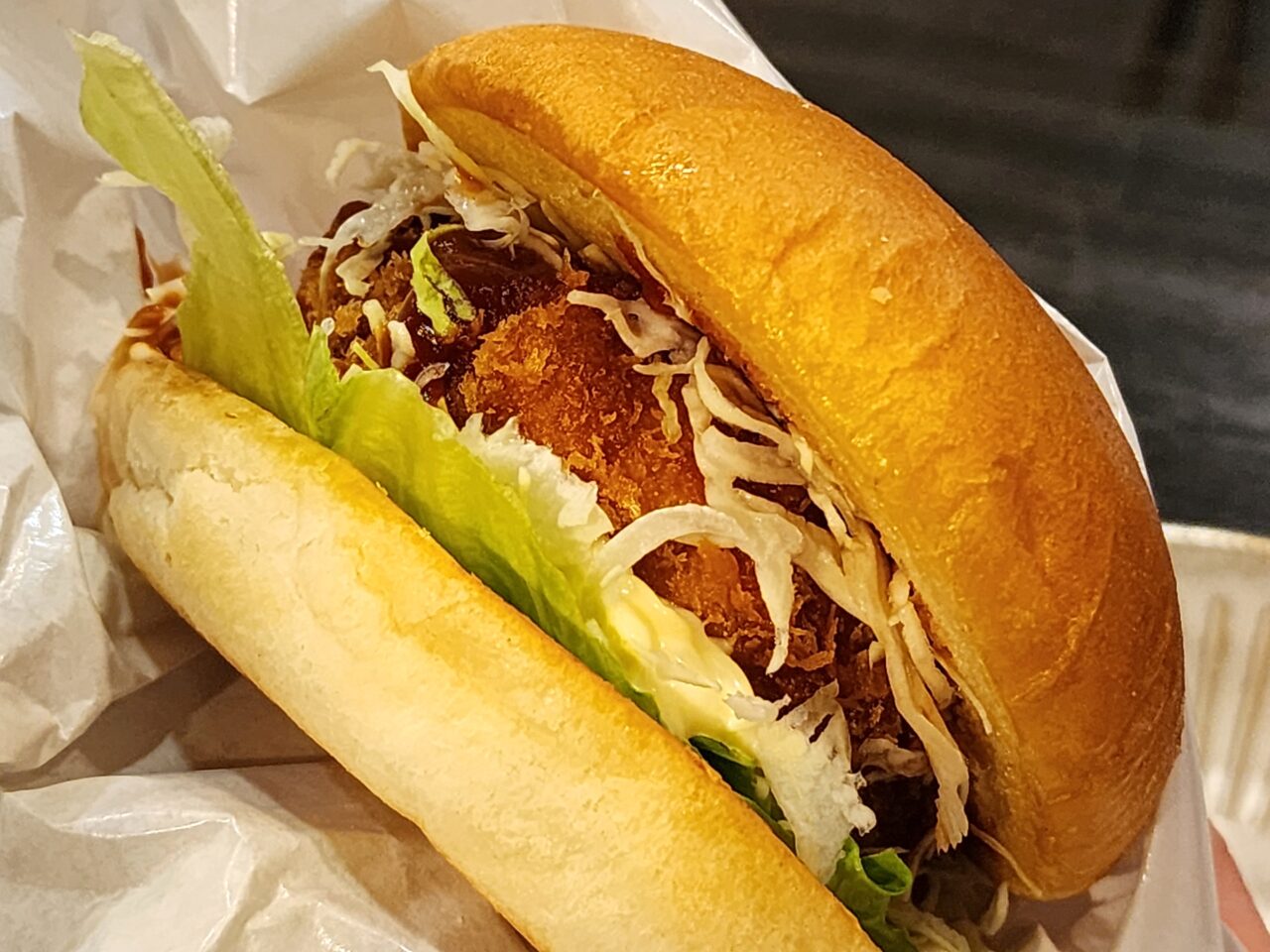 居酒屋「いんぐりちんぐり」コロッケバーガー
