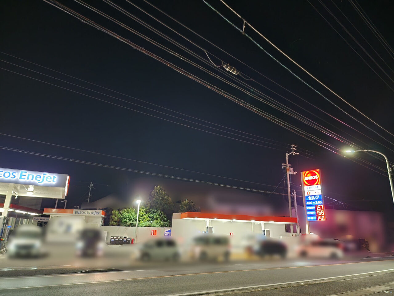 「ENEOS EneJet セルフ松茂SS／篠原石油（株）」店舗外観と給油を待つ行列