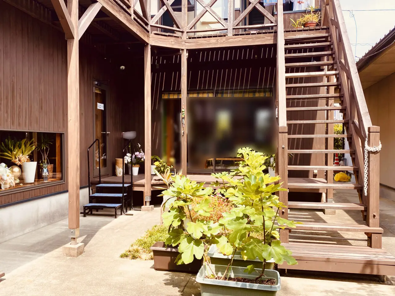 60代夫婦が営むおうちカフェ「やまさこカフェ」店舗外観。画像提供：「阿波國上櫻城主 篠原紫雲長房」様