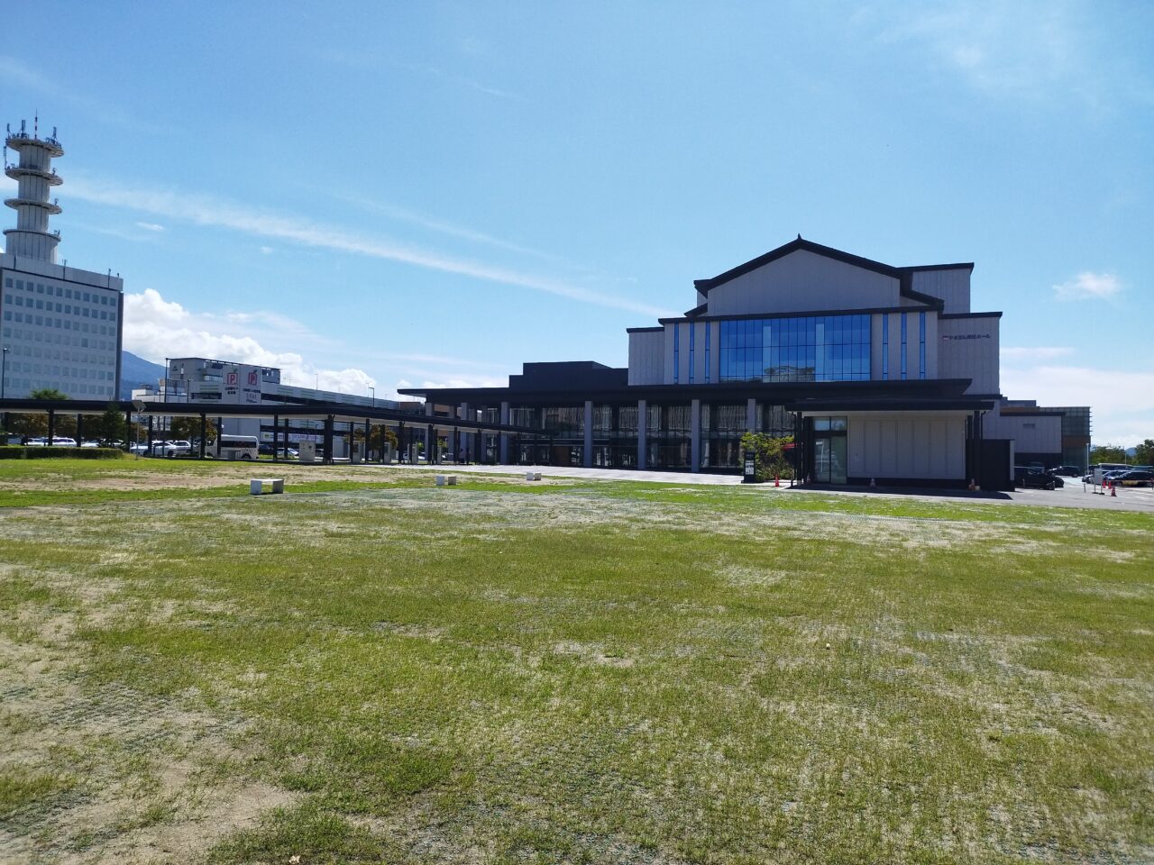 やまぎん県民ホールイベント広場