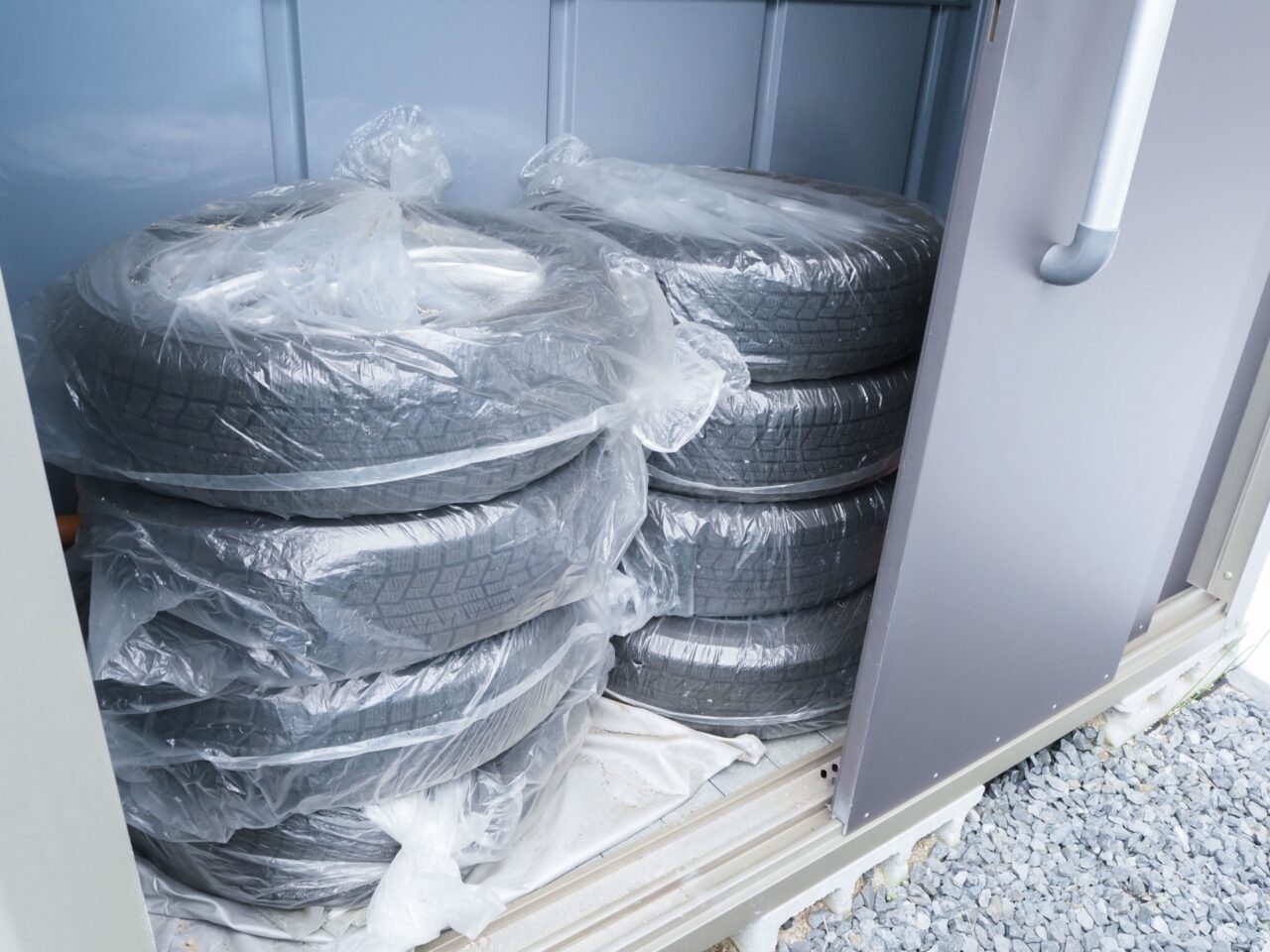 タイヤ交換のイメージ。