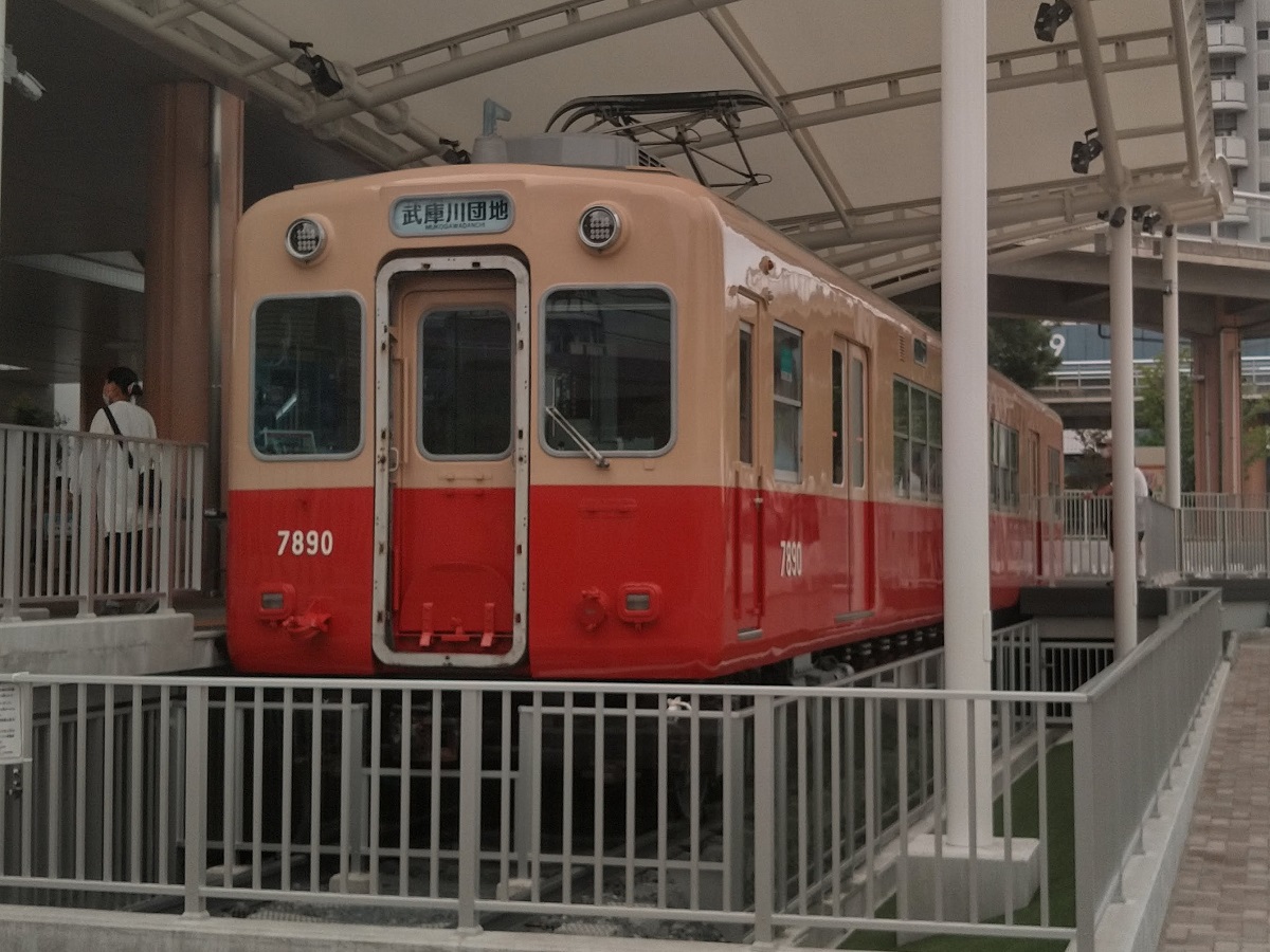 赤胴車