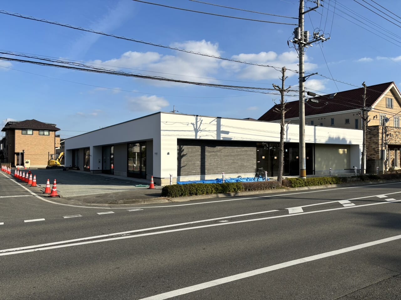 「知花」新店舗オープン予定のテナントの外観