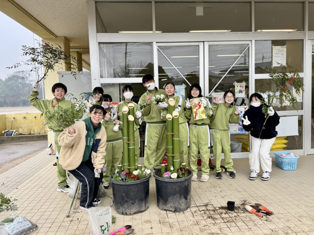 萱田中学校ボランティア部門松作り