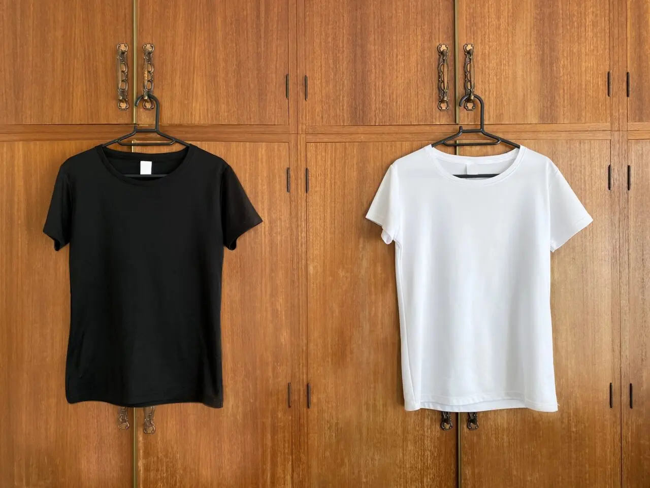 黒と白の服イメージ