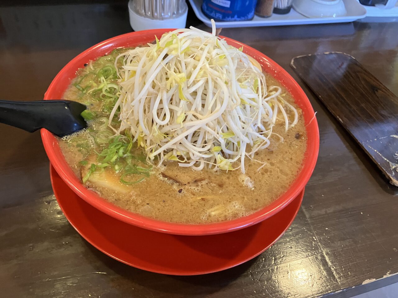 2025年ちゃーしゅー屋炎背油ラーメン大盛チャーシュートッピング