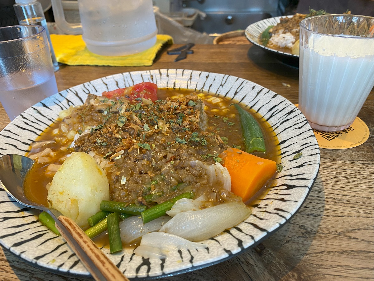 狛犬ハグミーのカレー・蒸し野菜7種バージョン