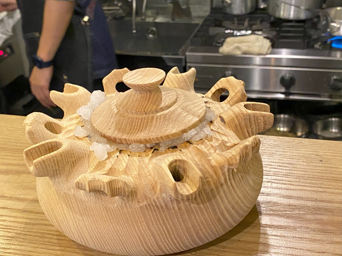 イタリアのヴァッレ・ダオスタ州で作られる木彫りの器「Grolla（グロッラ）」