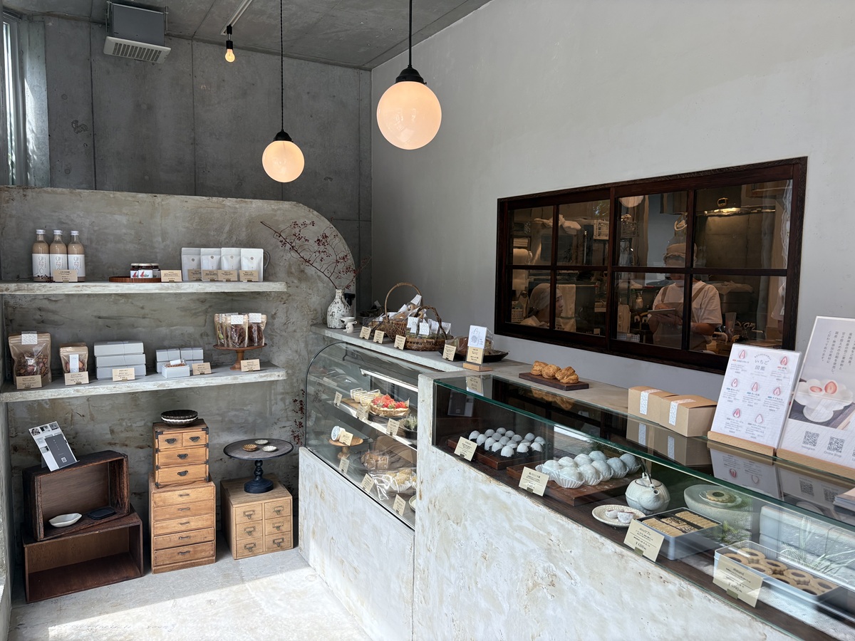 いちご大福と茶菓のお店あか　本店が移転リニューアルオープン