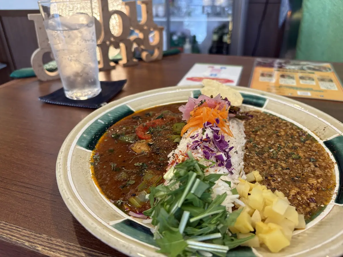 カリーノブ　たくわんと納豆をトッピング