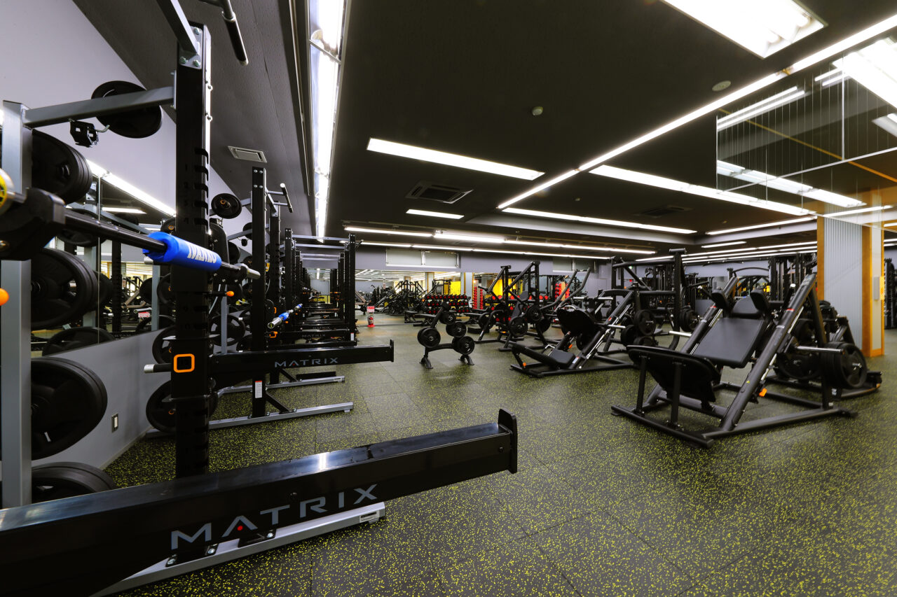Be-fit light24伊丹店：フリーウェイトエリア