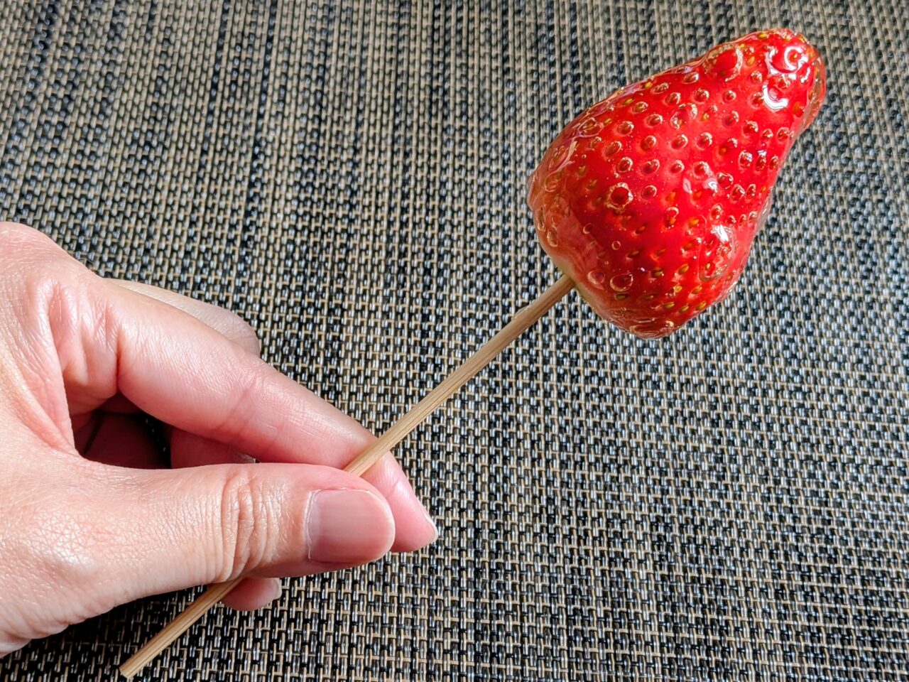 キニナルリンゴ　苺飴