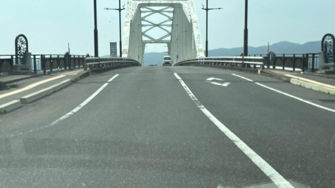 万石橋　道路から