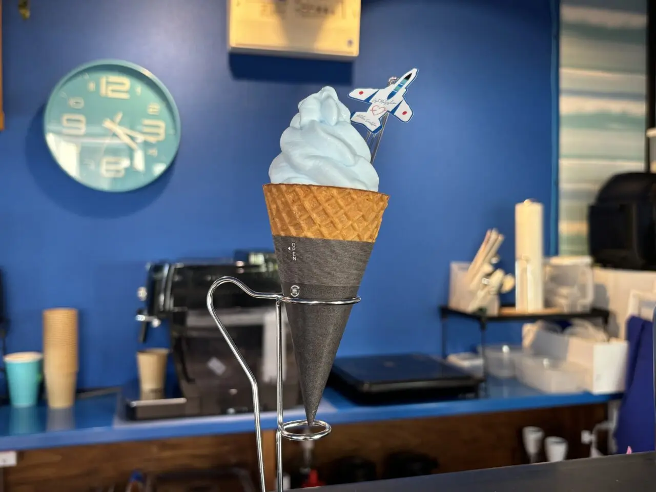 青い町のぷらっとホーム ブルーソフトクリーム