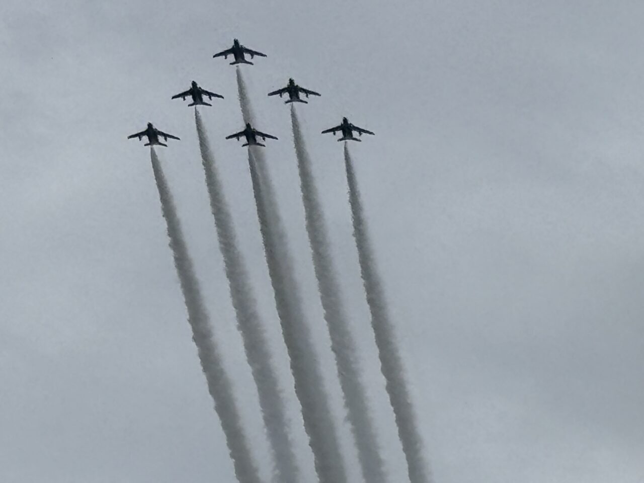 ブルーインパルス　展示飛行