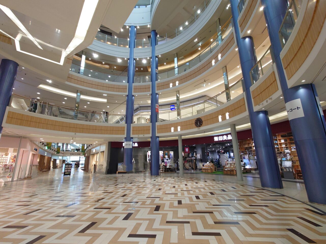 イオンモール堺北花田センターコート