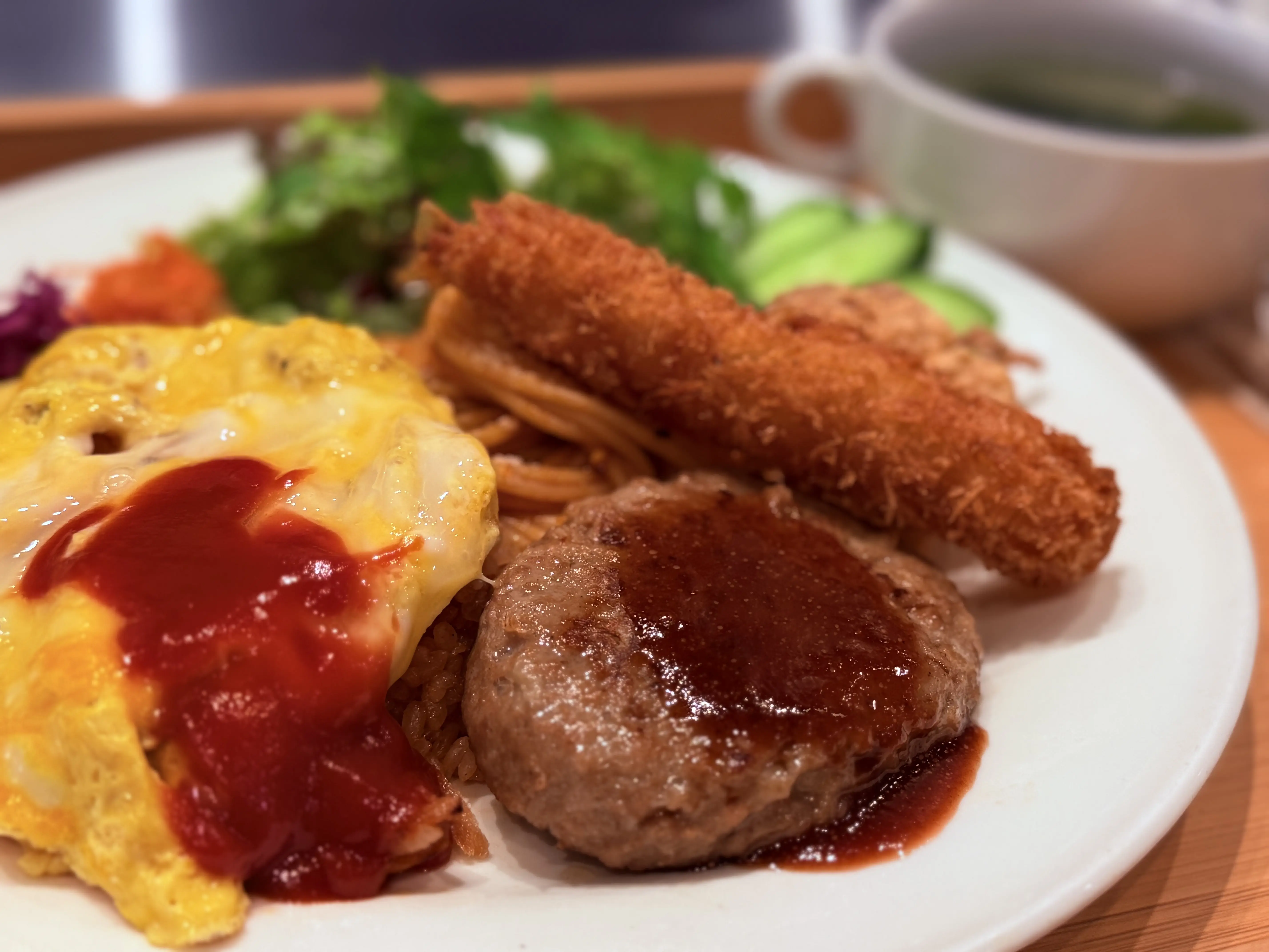 2026年3月17日にオープンした間借りランチのお店「momen+met.（モーメンタスメット）」の「大人のお子様ランチ」