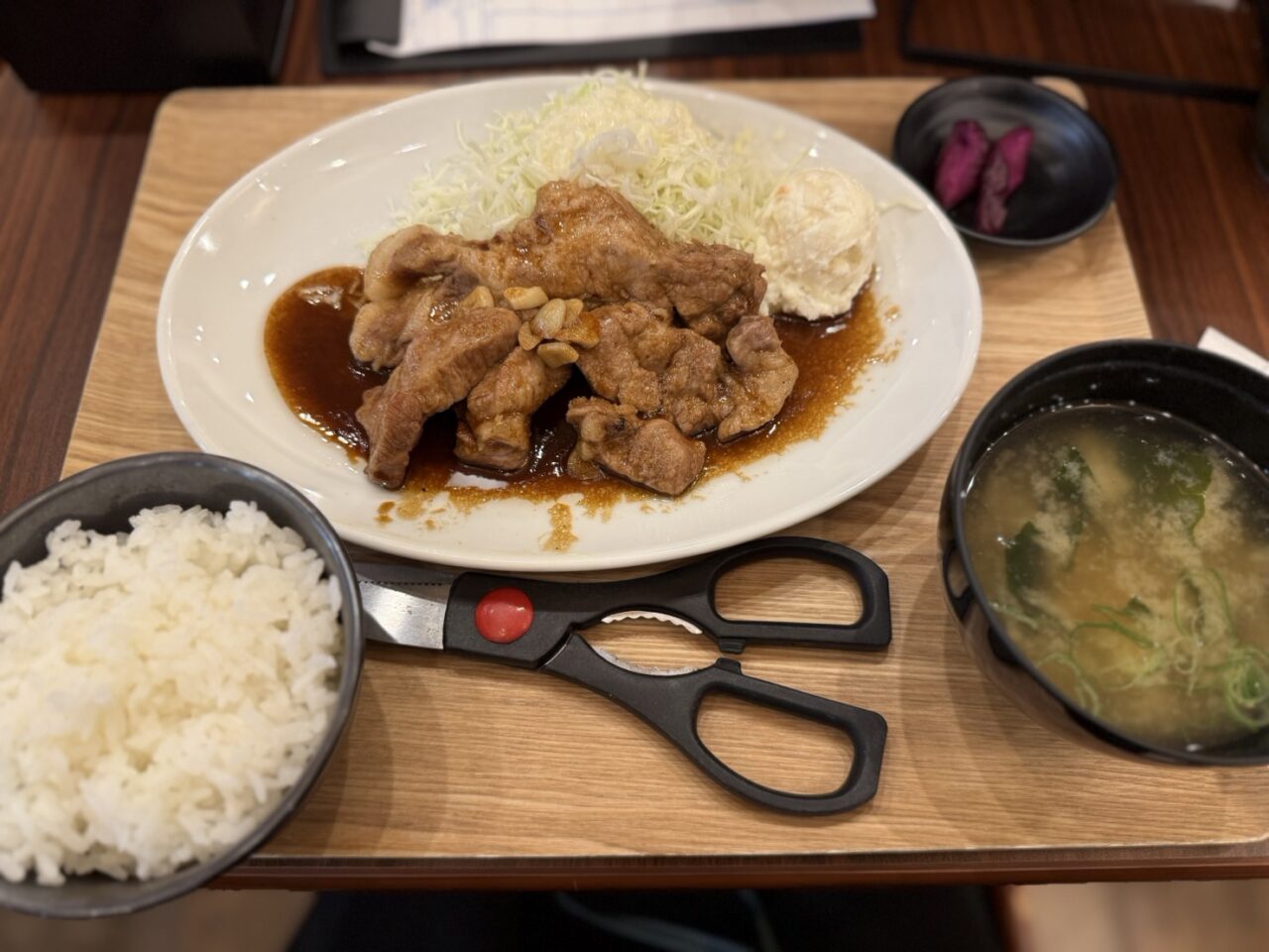 ごはん処一鷹食堂茶美豚とんてき定食シングル