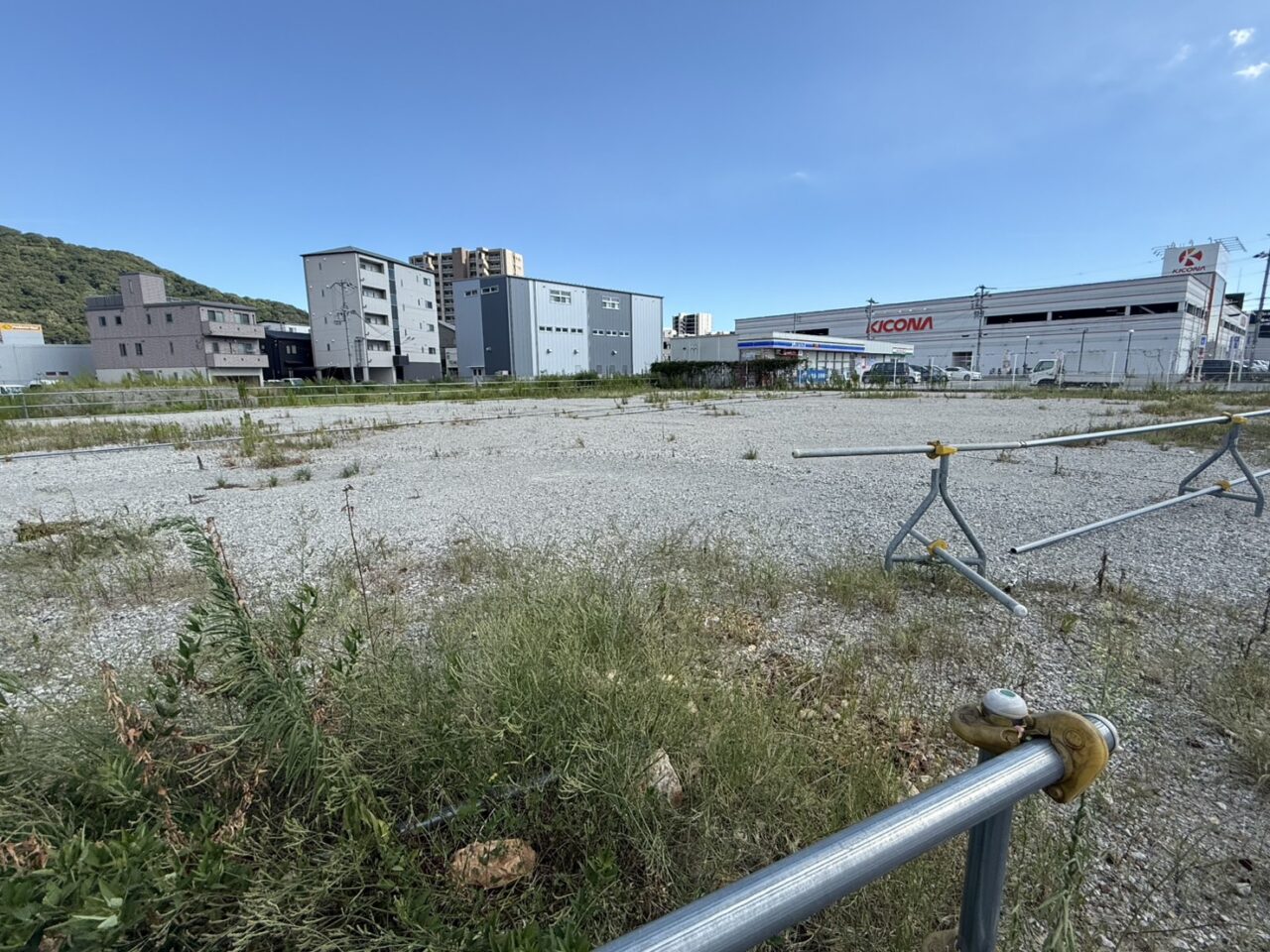 川西警察署前の空き地