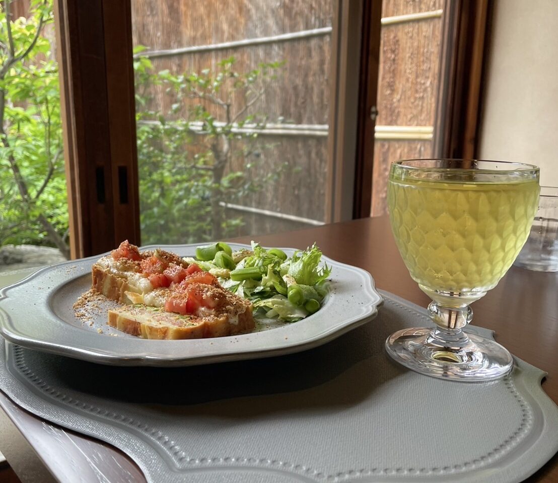 cafe Lis blanc exquis