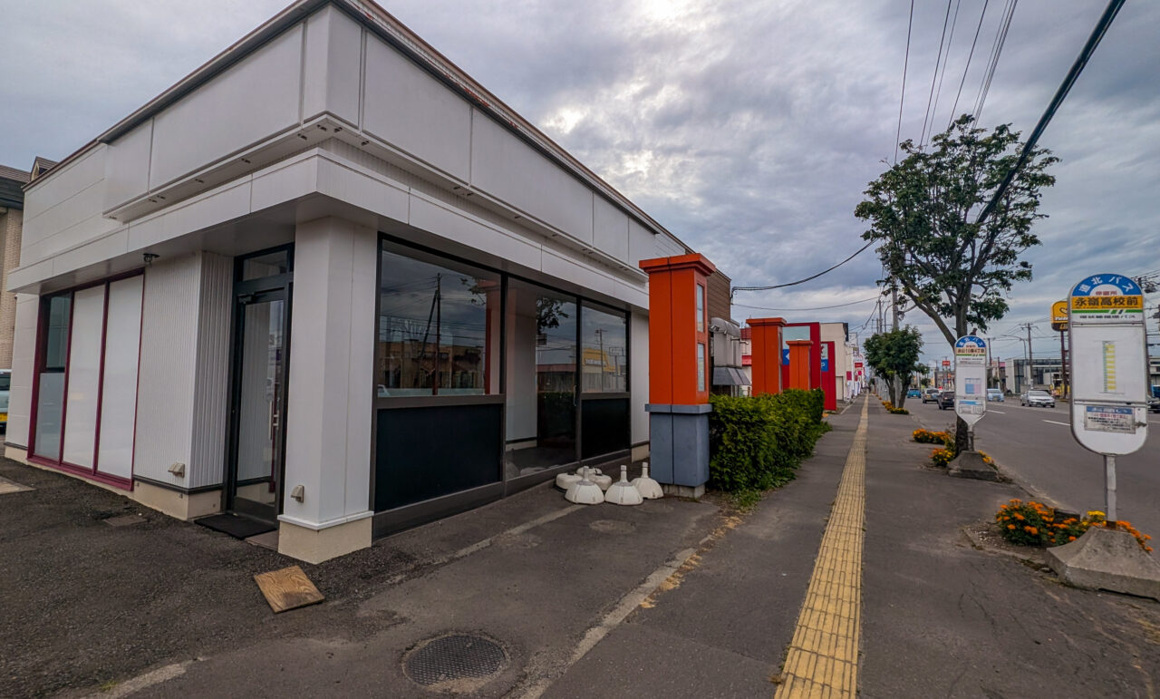 アルファ前の建物