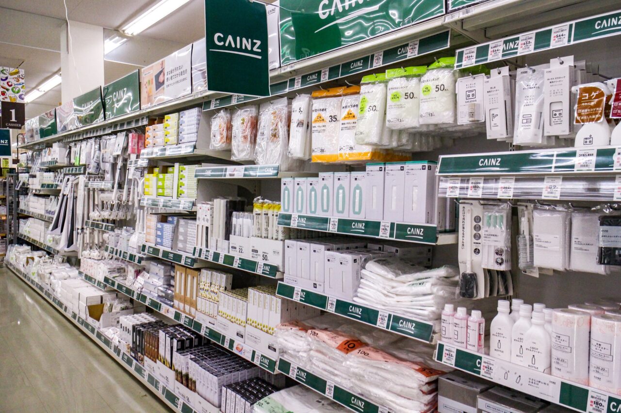 カインズ商品の棚