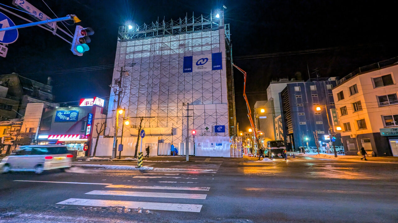 昭和通に建設中のホテル